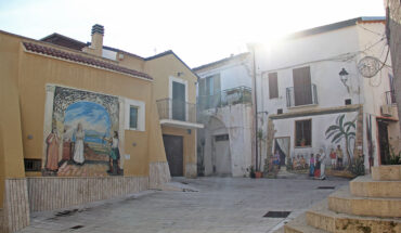 Passeggiata tra murales arbëreshë